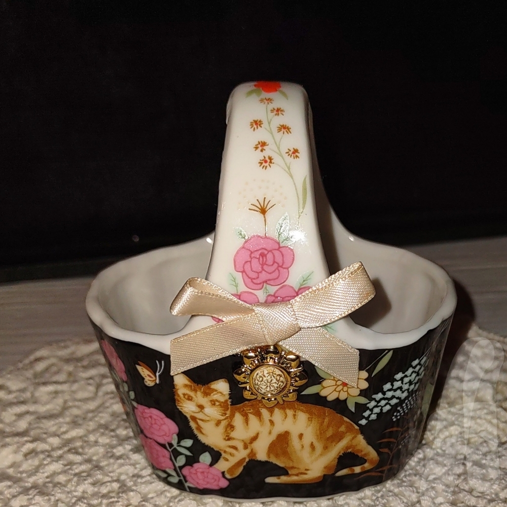 Black Bric-a-brac Basket Ceramic Trinket Tiger Cat
